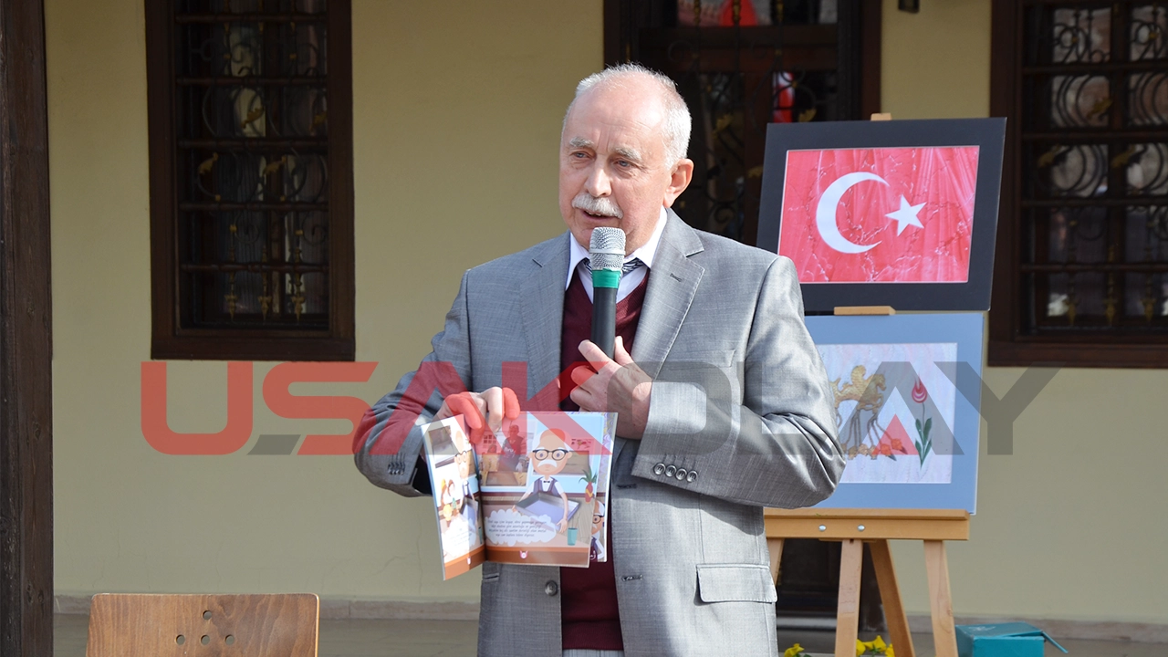 Uşak’lı Ebru Ustası Orhan Erdoğan, Yeni Kitaplarını Tanıttı