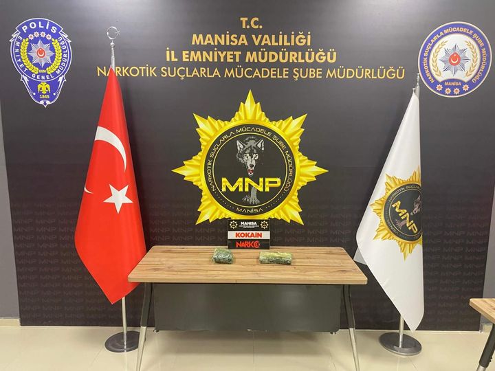 Manisa'da otomobilinde uyuşturucuyla yakalanan kişi tutuklandı