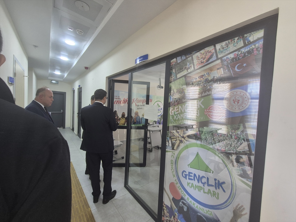 Yenipazar Kaymakamı Karataş'tan gençlik merkezine ziyaret
