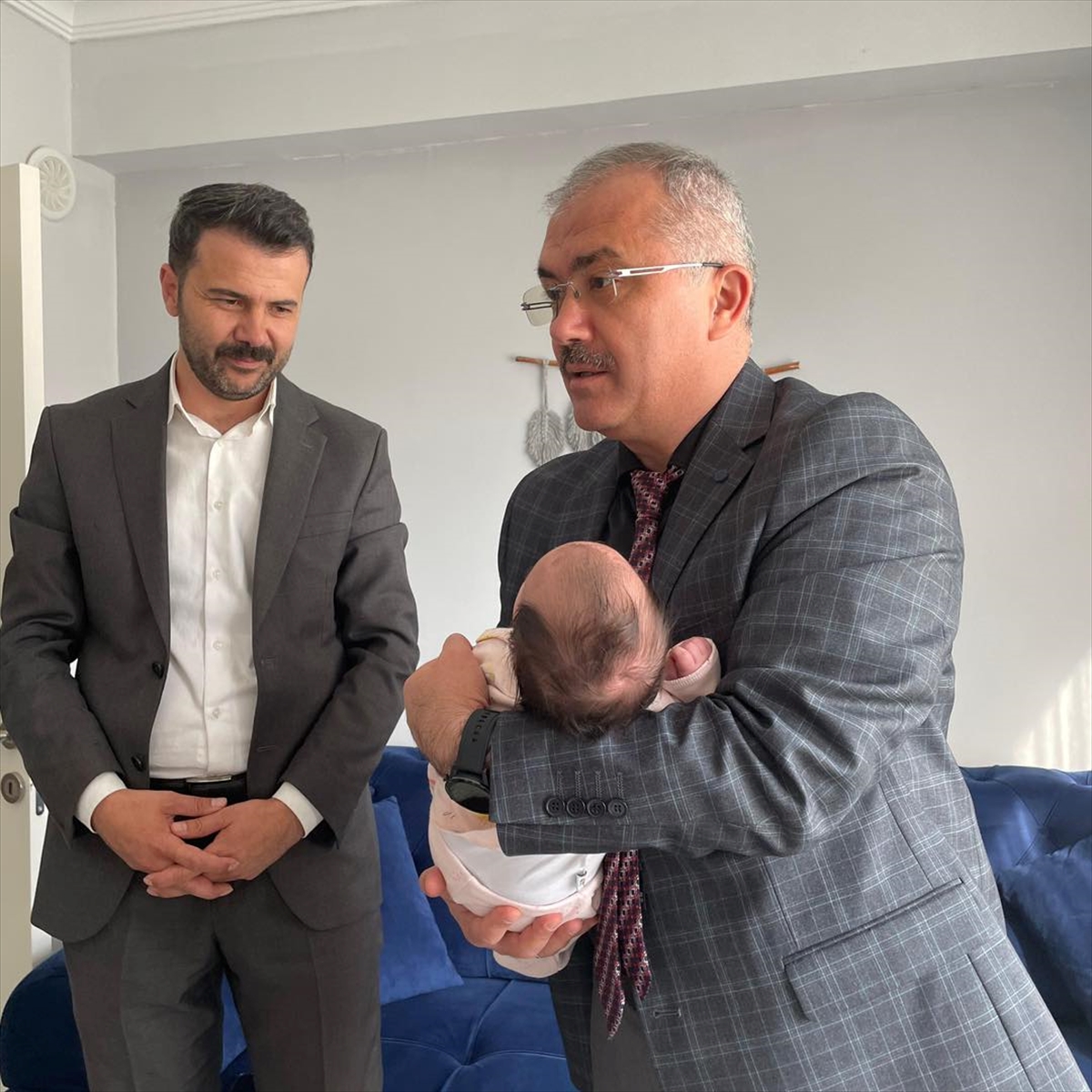 Afyonkarahisar'da koruyucu aileler ziyaret ediliyor