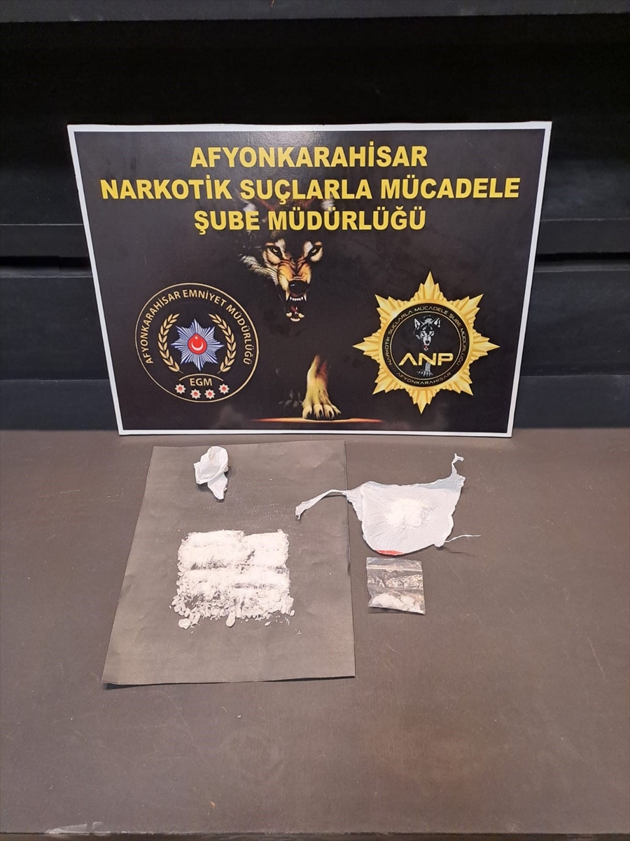 Afyon'da uyuşturucudan yakalanan 2 zanlı tutuklandı