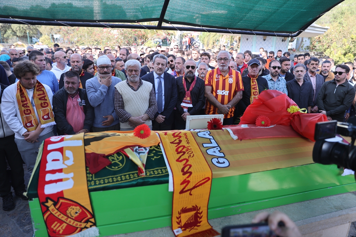 Trafik kazasında ölen Galatasaray taraftarı Yiğit Kurt, Bodrum'da defnedildi