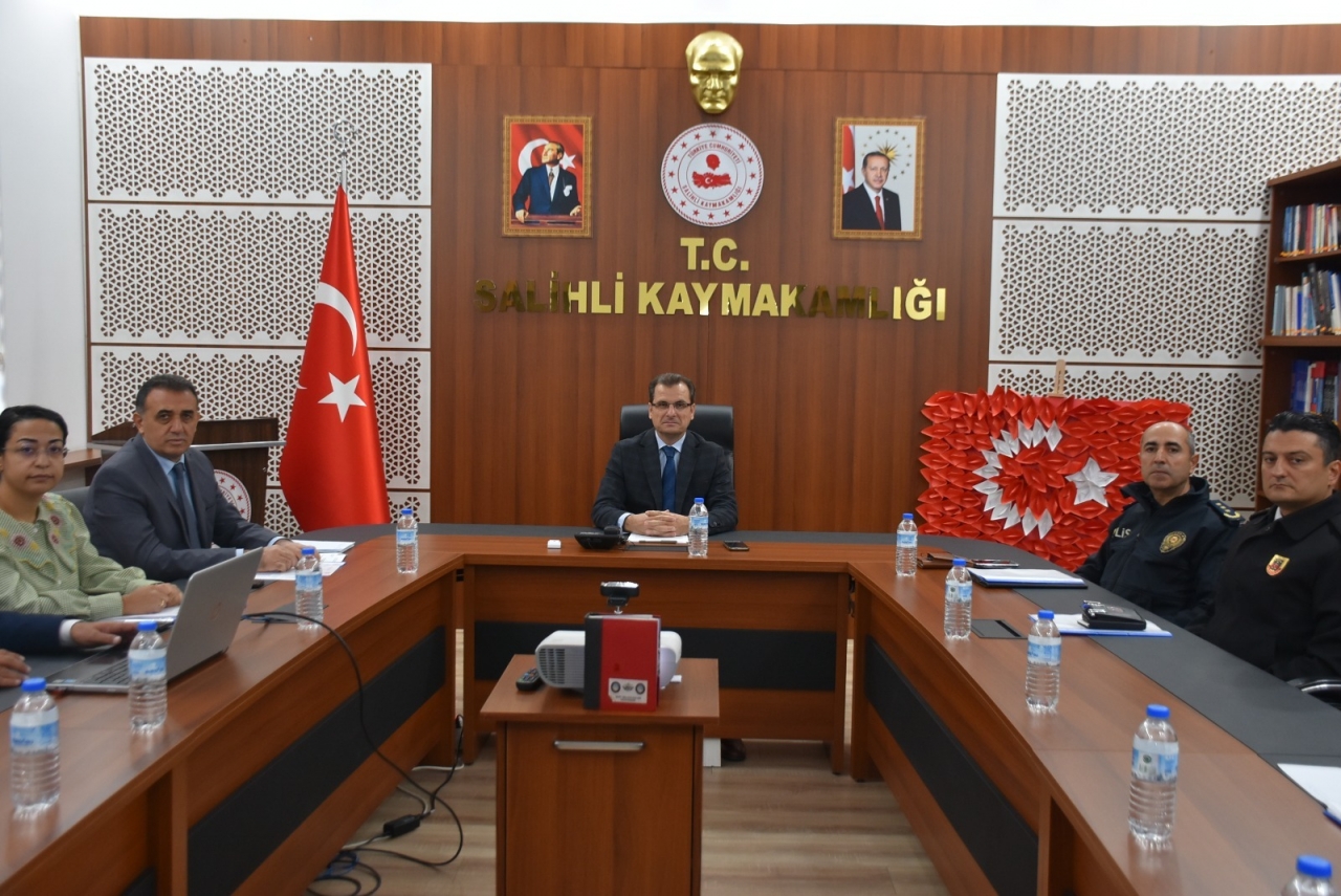 Salihli'de metruk binalar masaya yatırıldı
