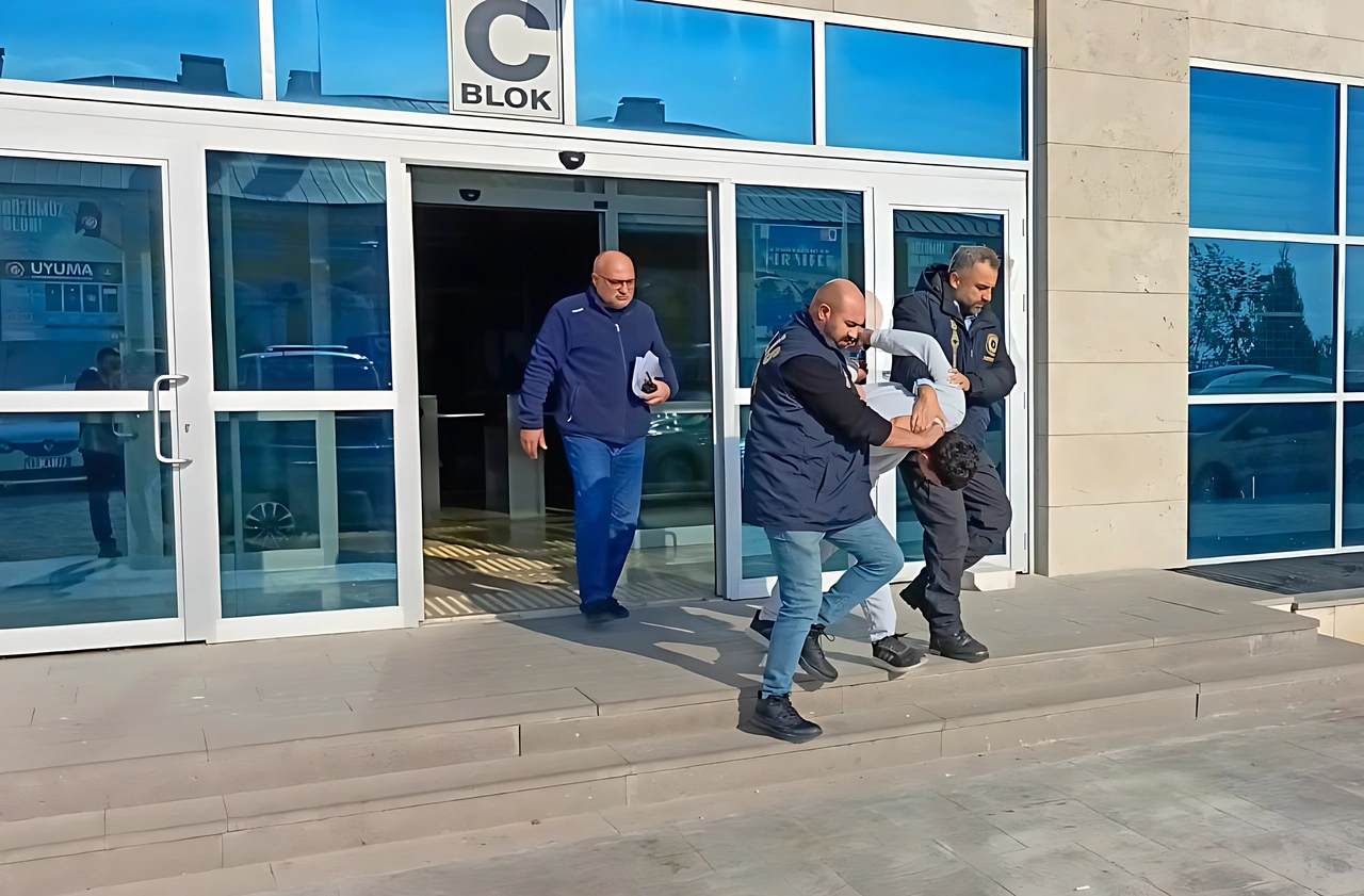Uşak'ta annesini öldürdüğü iddiasıyla yakalanan şüpheli tutuklandı