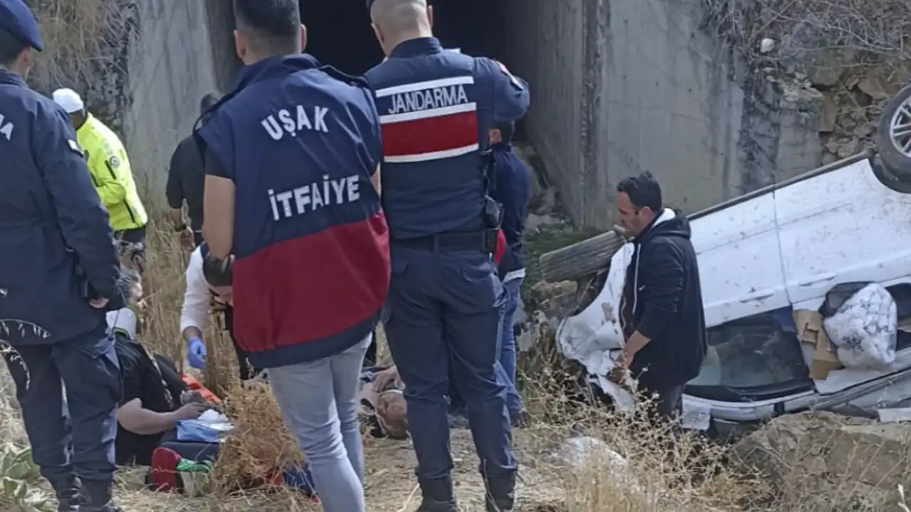 Banaz'da Araç Şarampole Uçtu: Sürücü ve Eşi Ağır Yaralandı