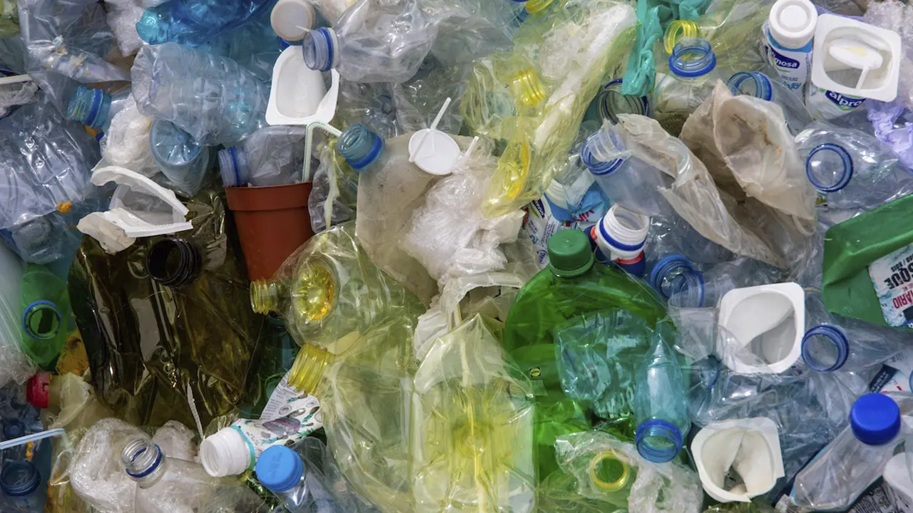 Lise öğrencileri, Karmod'un plastik su deposu üretim tesislerini gezdi