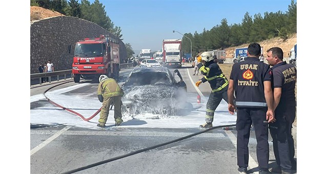 SEYİR HALİNDEYKEN YANMAYA BAŞLAYAN ARACI İTFAİYE SÖNDÜRDÜ