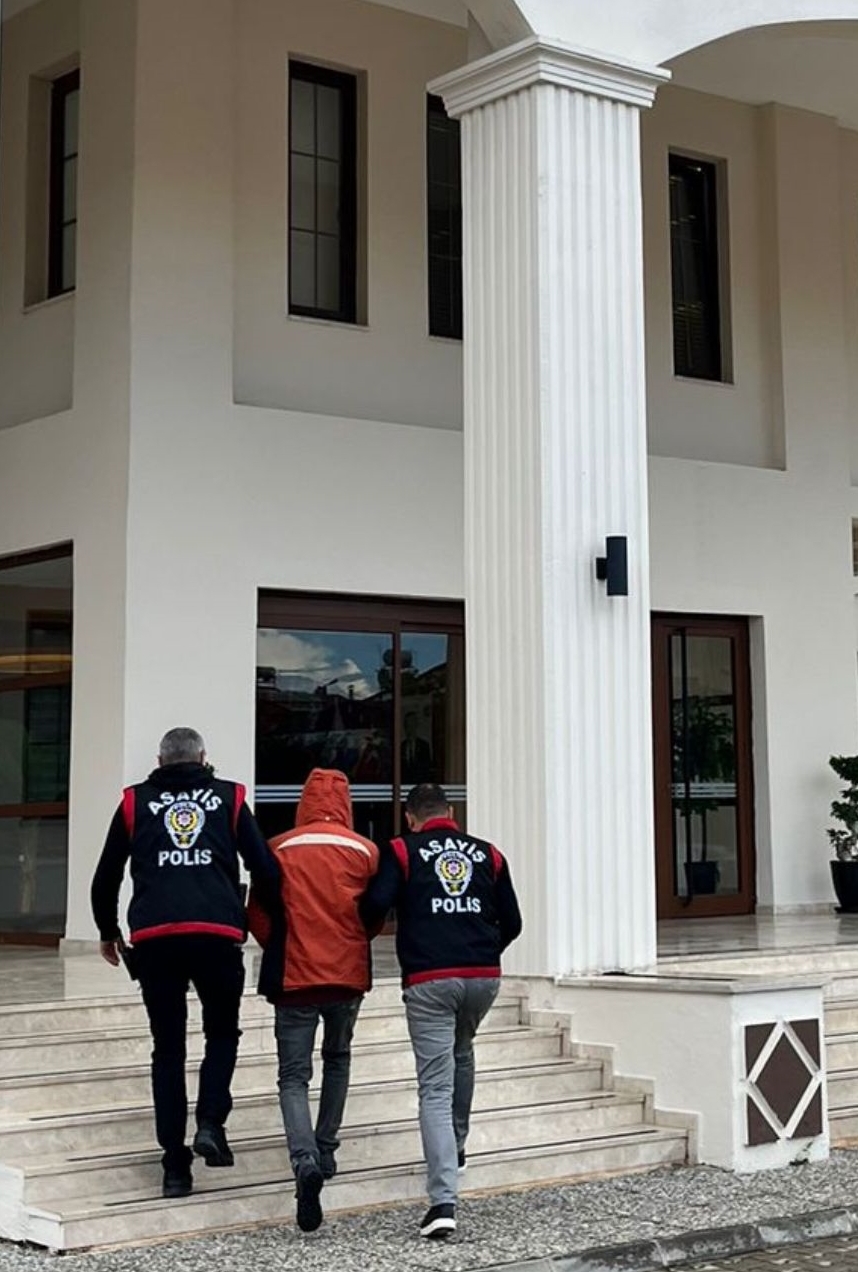 Muğla'da 55 yıl kesinleşmiş hapis cezası bulunan firari hükümlü yakalandı