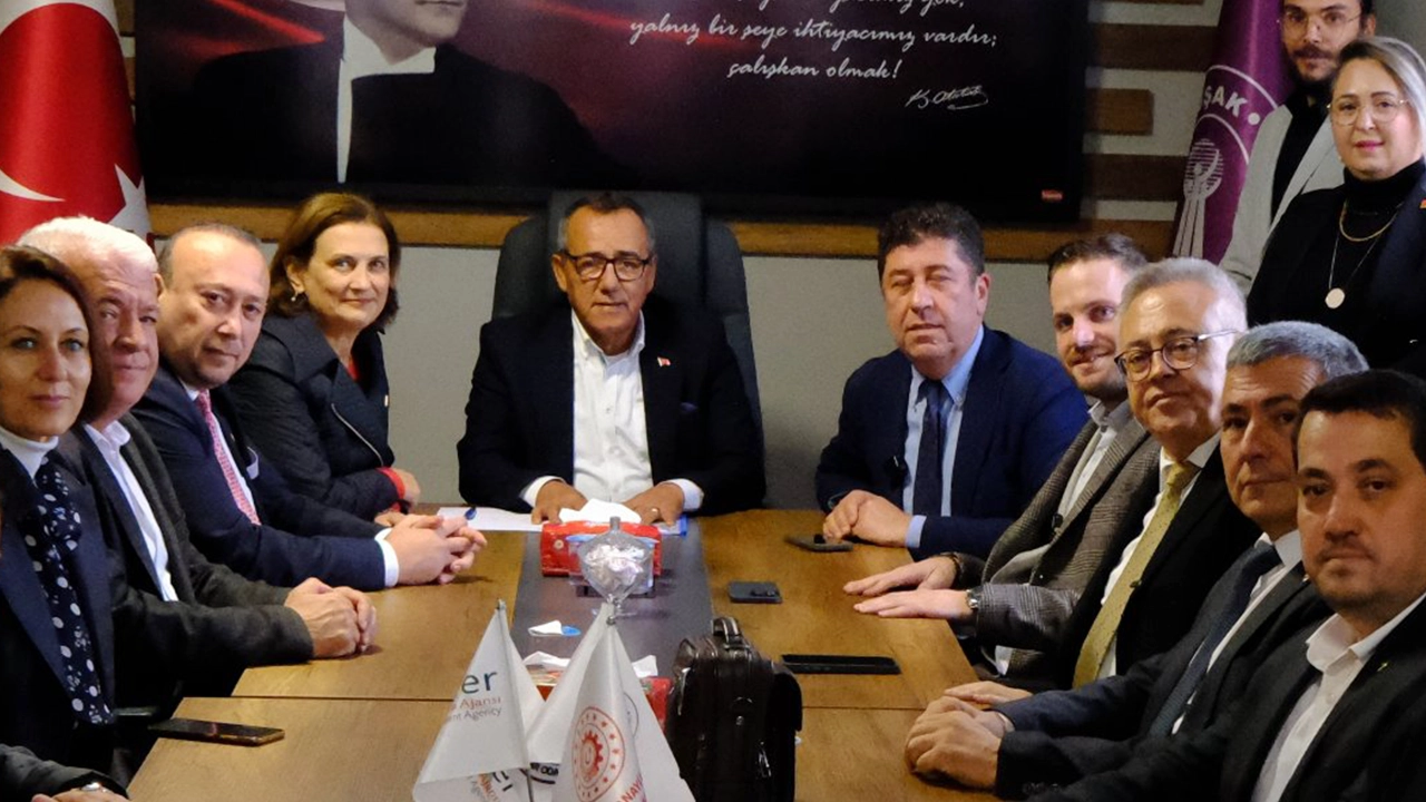 CHP Heyeti Uşak Esnaf ve Sanatkârlar Odaları Birliği'ni Ziyaret Etti