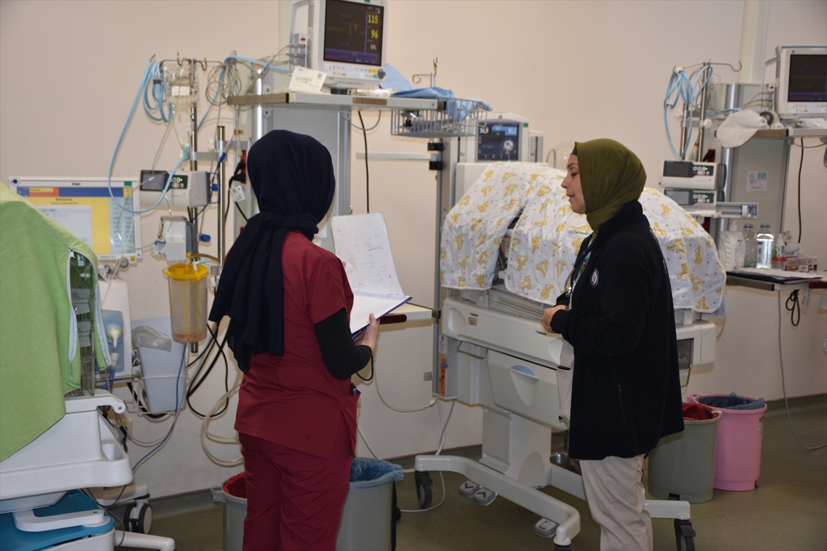 Doktor Gülsün, kendisi gibi prematüre doğan bebeklerin hayata tutunması için çabalıyor