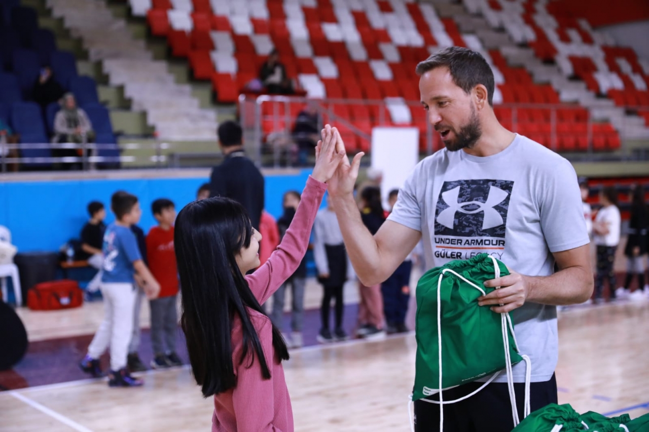 Enerjisa Üretim ve Güler Legacy'den depremzede çocuklara basketbol kampı