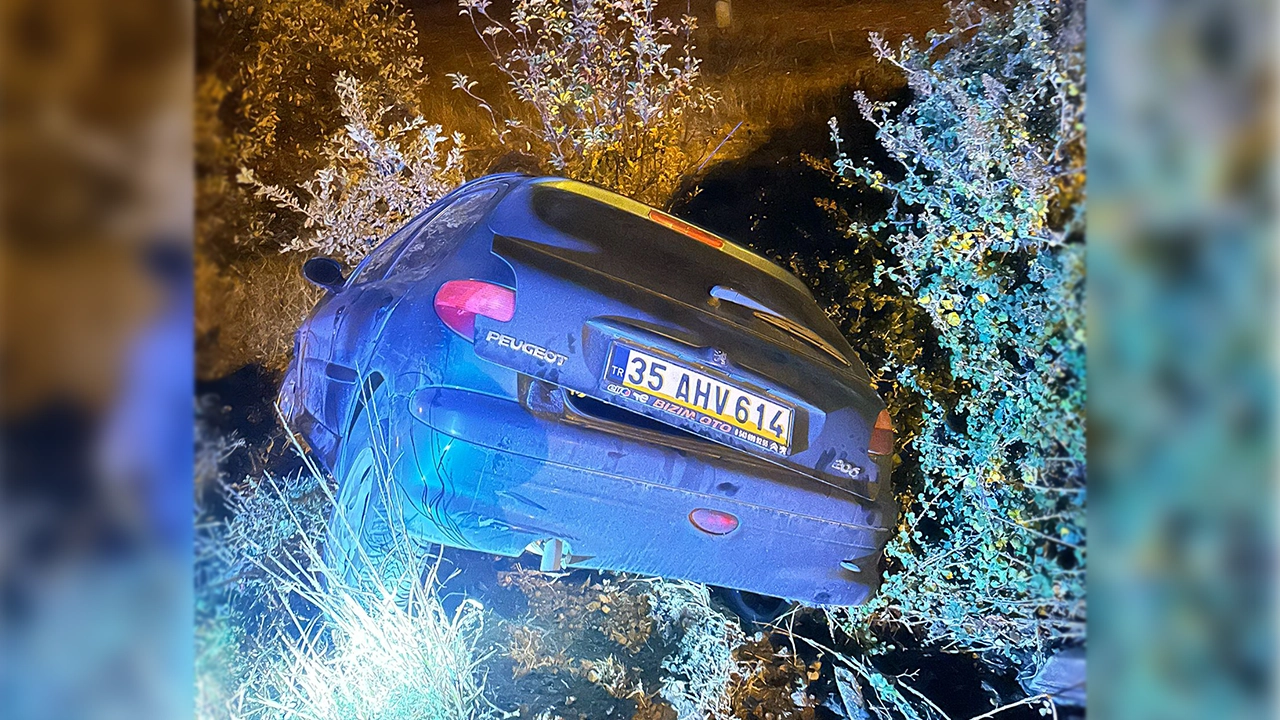 Tırın Sıkıştırdığı Araç’ta Bulunan Aile Ölümden Döndü