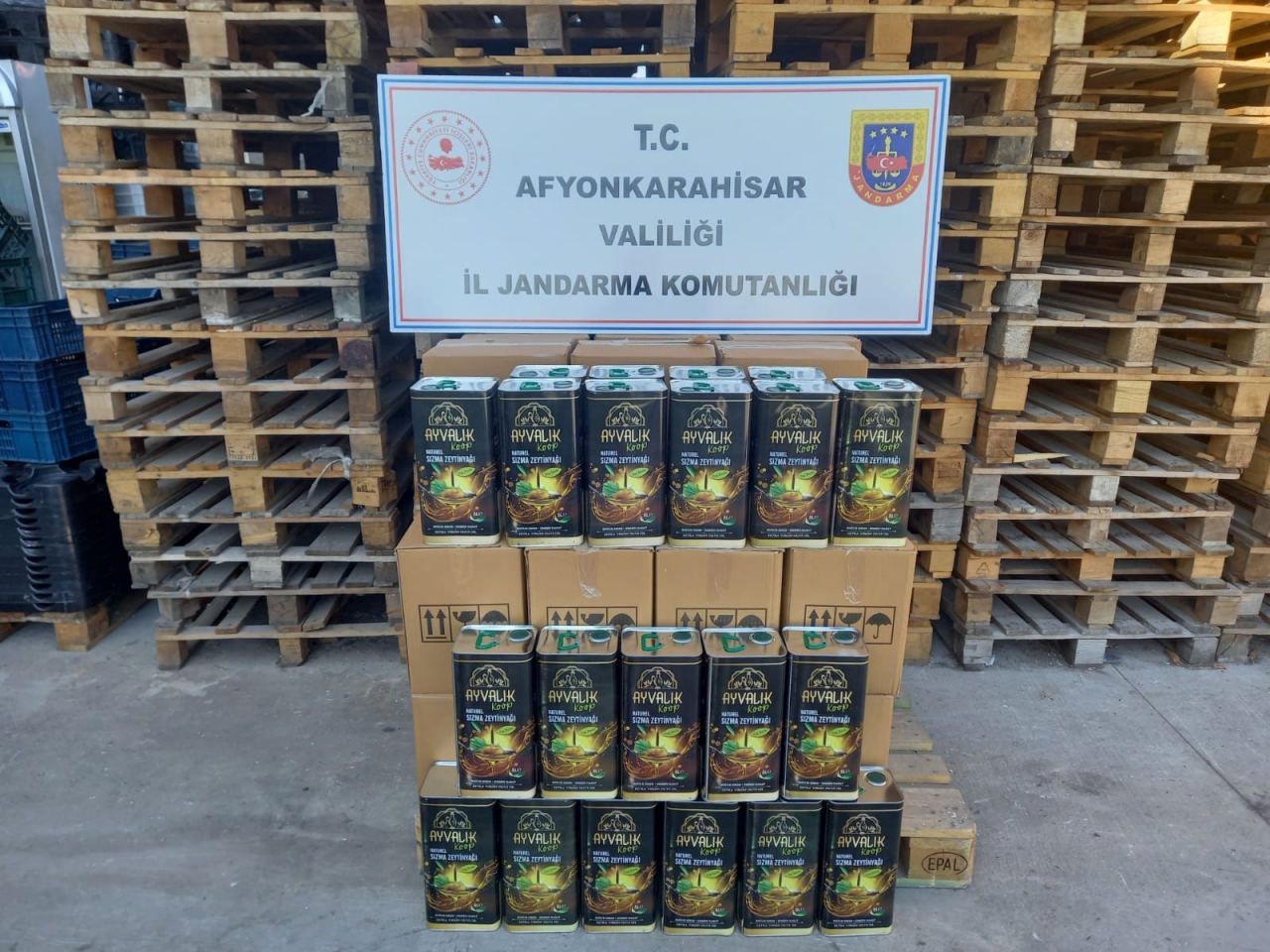 Afyonkarahisar'da 680 litre kaçak zeytinyağı ele geçirildi