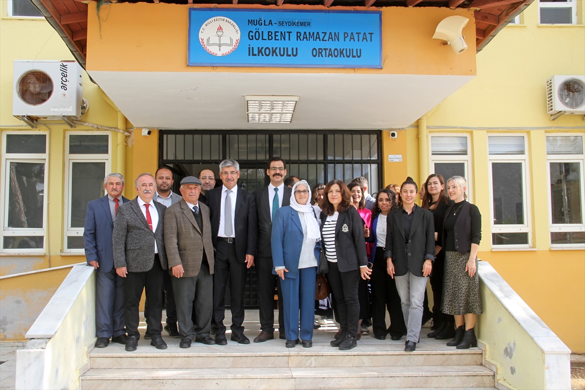 Muğla'da rektör Prof. Dr. Kaçar, mezun olduğu okulda öğrencilerle buluştu