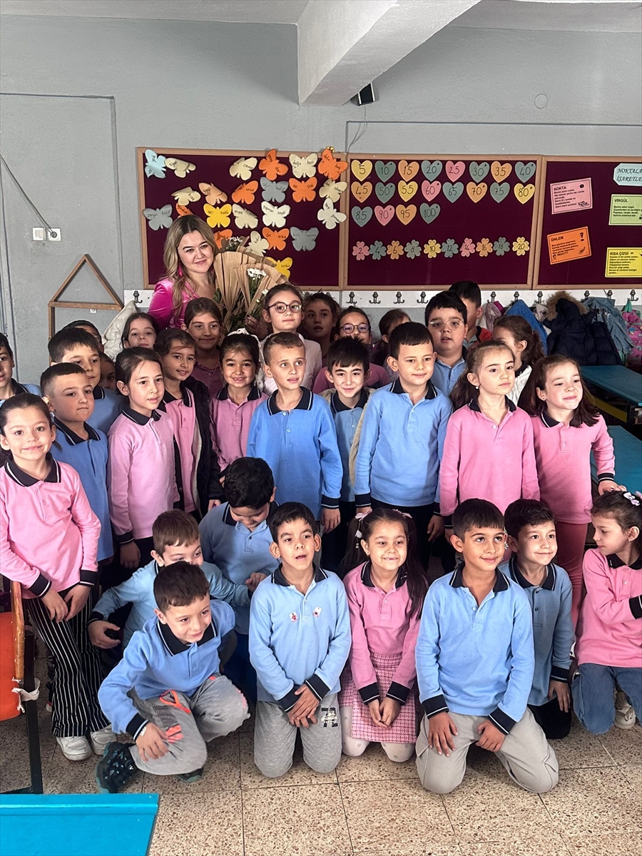 Manisalı öğrenci ve veliler, öğretmenleri adına Afrika'daki çocuklara bağış yaptı