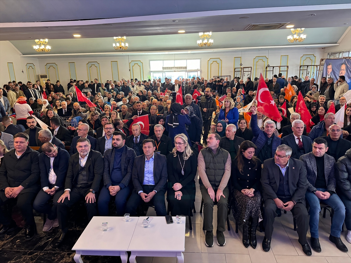 AK Parti'li İnan, partisinin Bornova İlçe Kongresi'nde konuştu