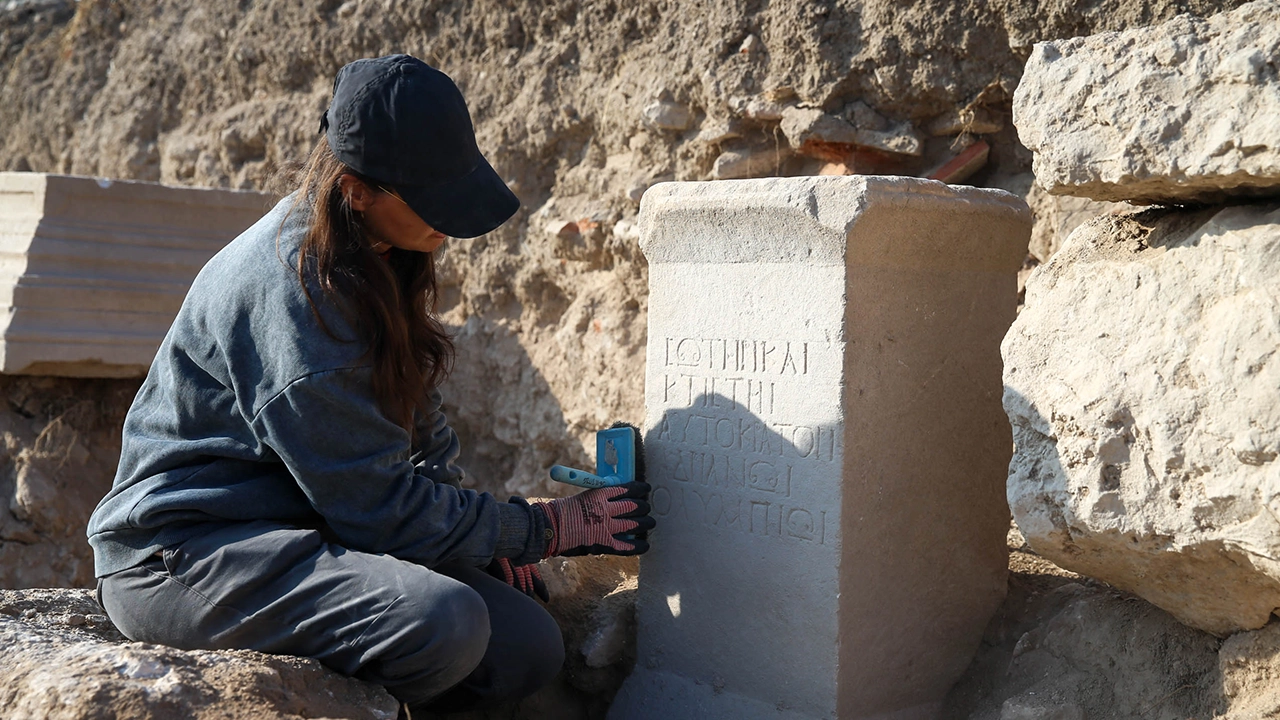 Uşak Blaundos’ta İmparator Hadrianus'a İthafen Yazıt Bulundu
