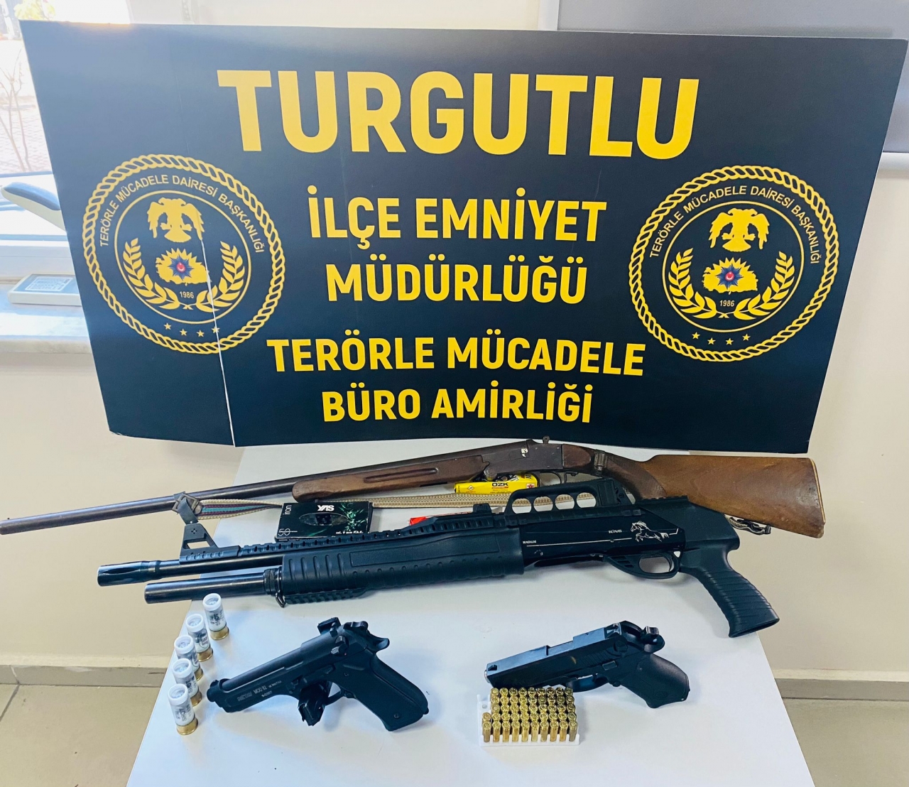 Manisa'da terör örgütü operasyonunda 8 şüpheli gözaltına alındı