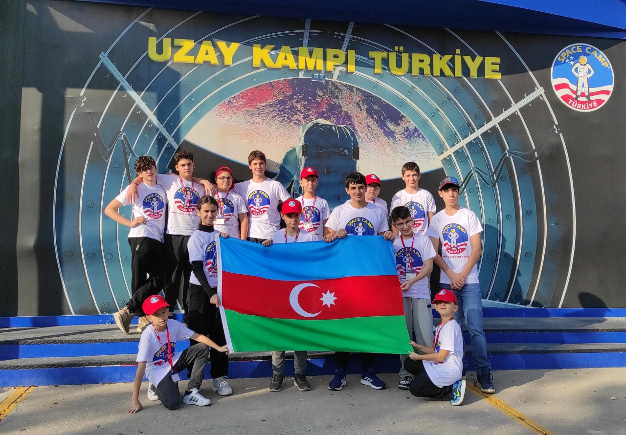 Azerbaycanlı öğrenciler İzmir'deki Uzay Kampı'nda eğitim aldı