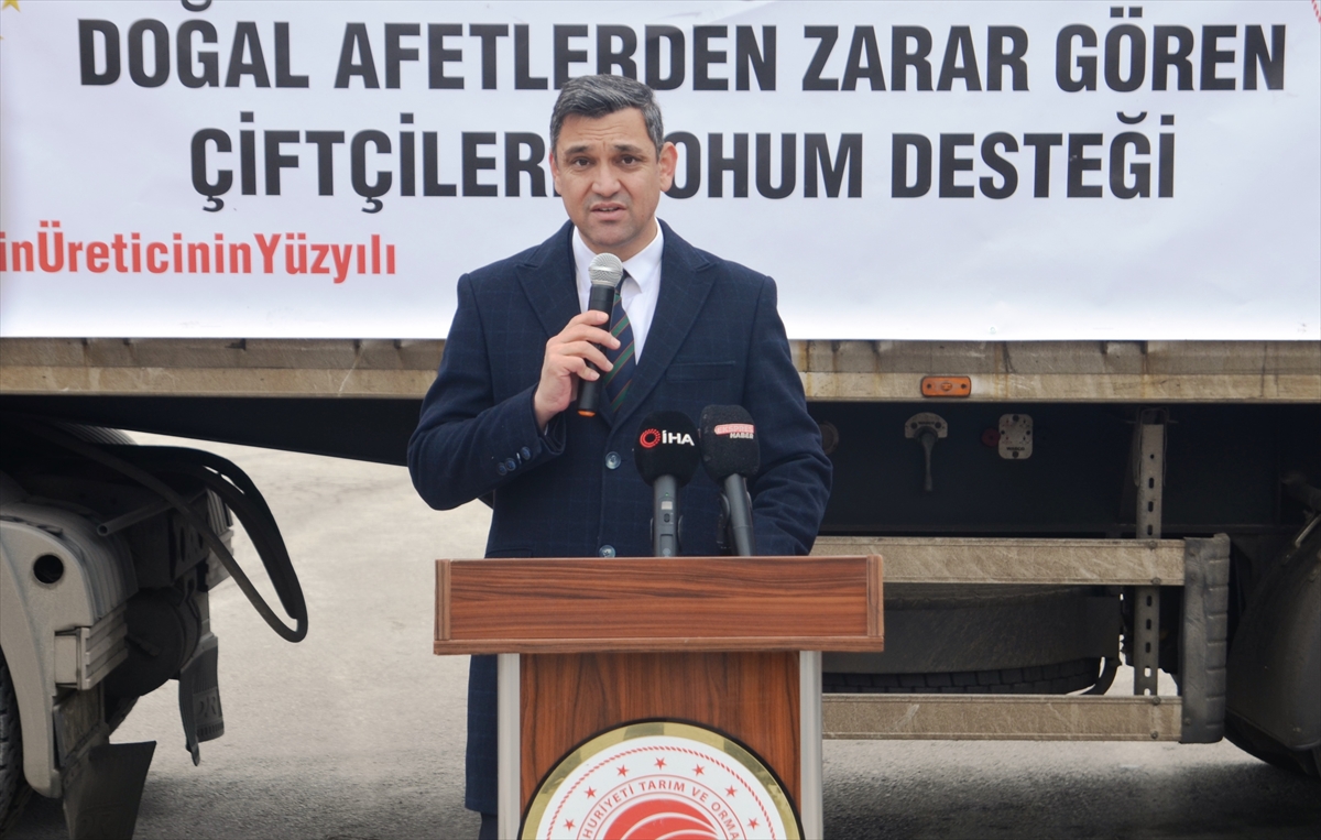 Kütahya'da doğal afetlerden zarar gören üreticilere tohum dağıtıldı