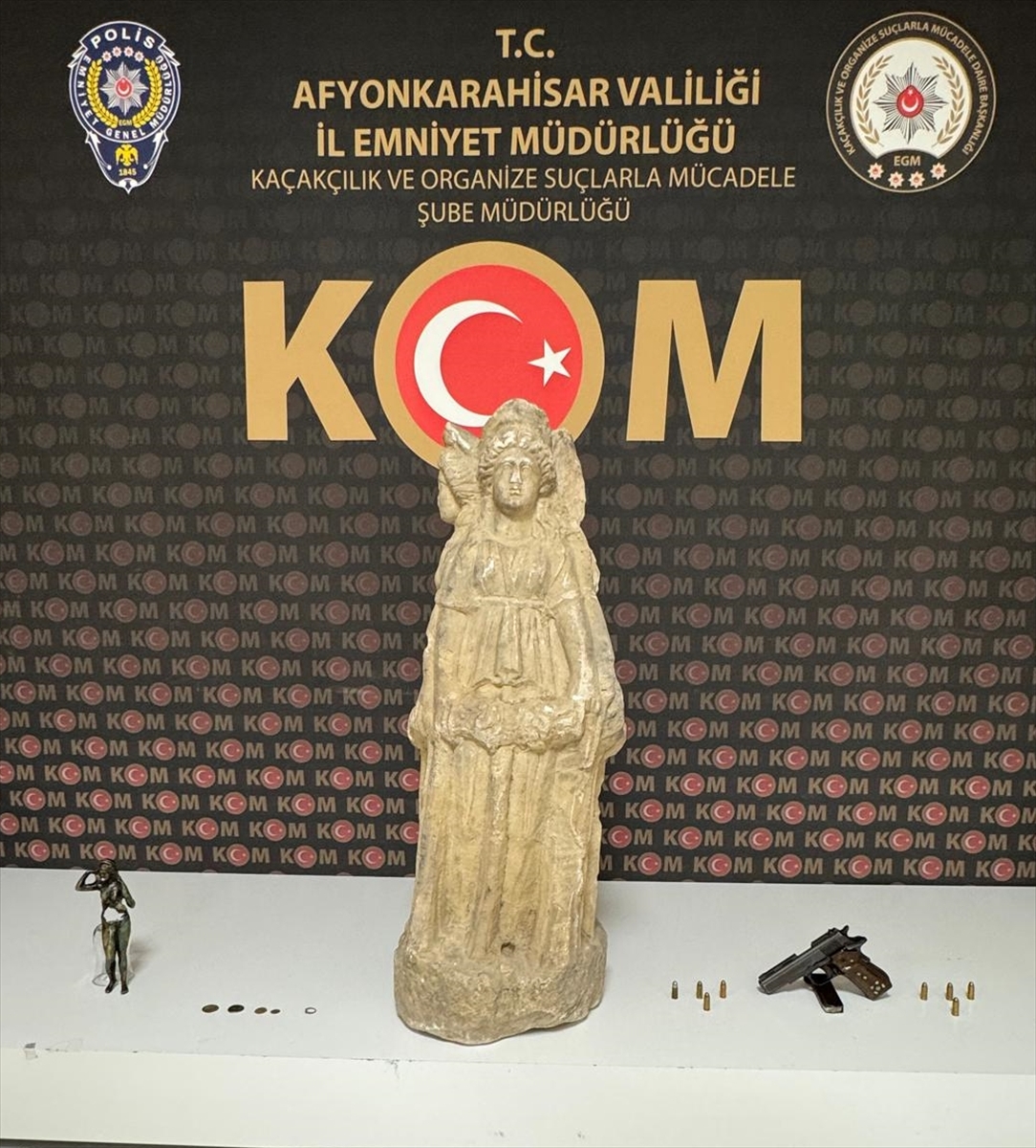 Afyonkarahisar'da 4 başlı Hekate heykeli ele geçirildi
