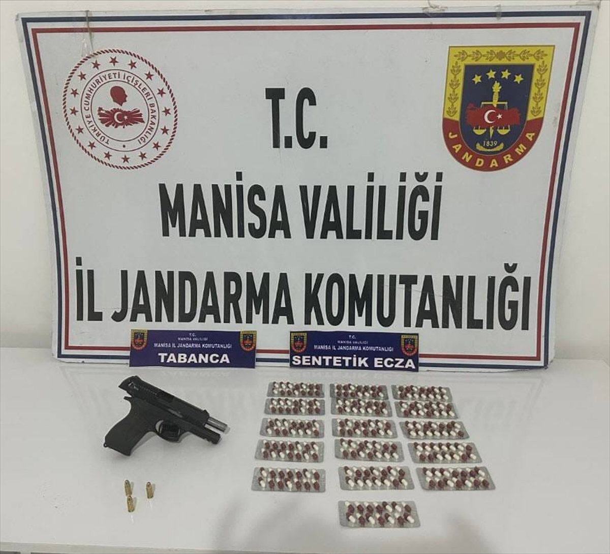 Manisa'da uyuşturucu operasyonunda 3 kişi yakalandı