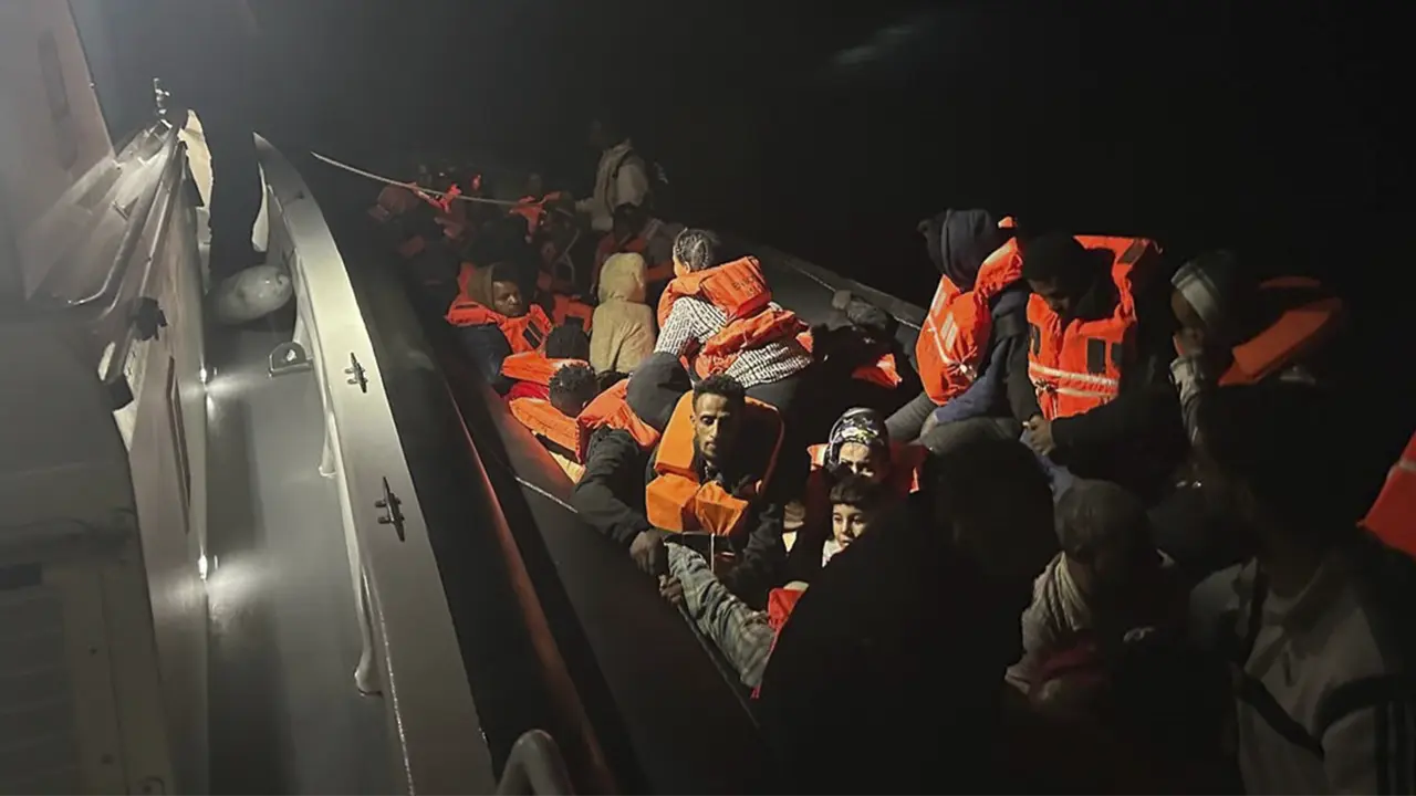 İzmir'de 46 düzensiz göçmen yakalandı