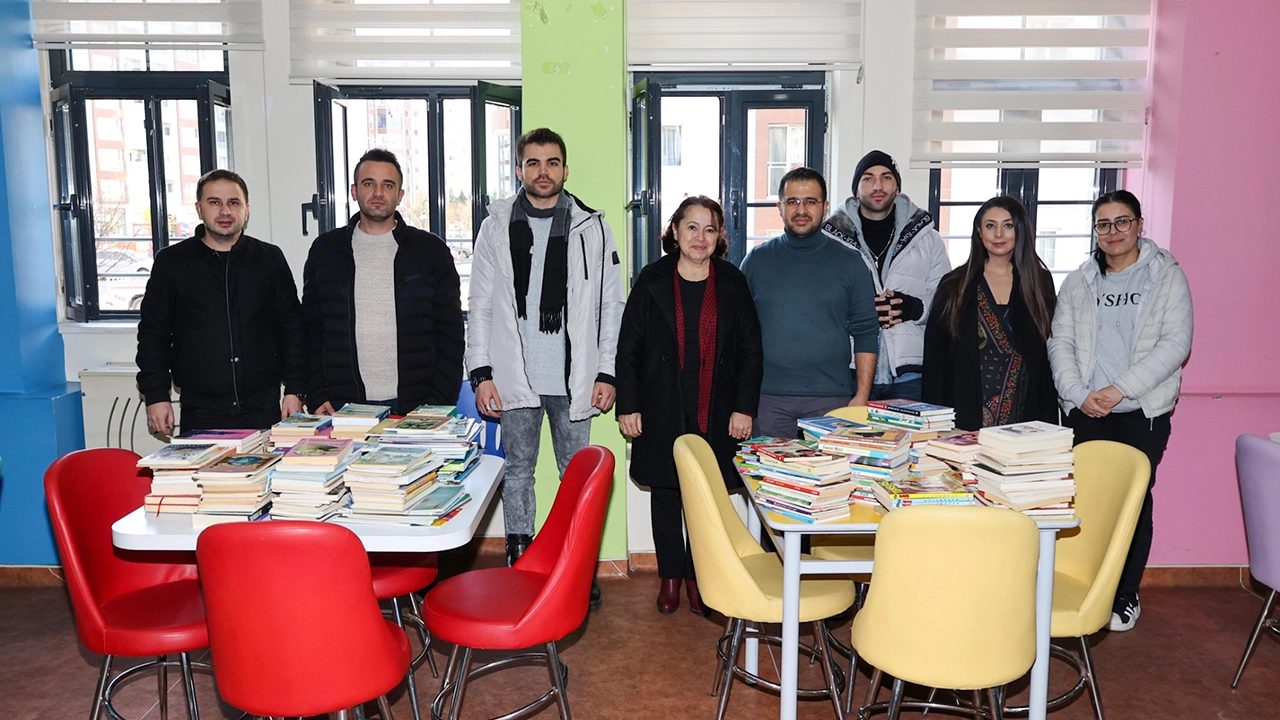 “Gelecek Sayfada” Projesi İle Bin Kitap Bağışlandı