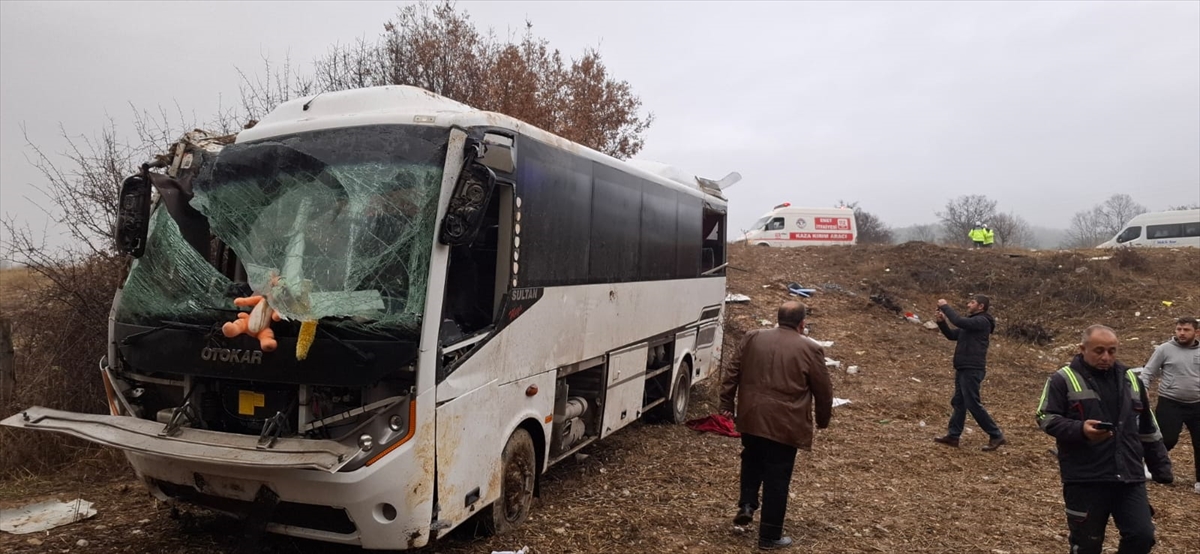Kütahya'da İşçi Servisi Kazası: 1 Ölü 7 Yaralı