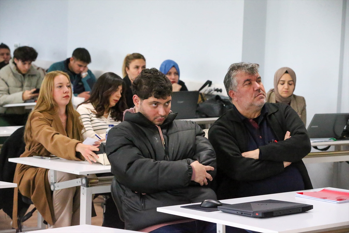 Oğlu İçin şehir Değiştirdi Uşak Üniversitesi'nde Birlikte Okuyorlar