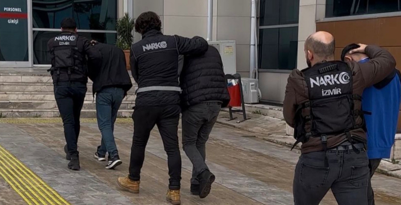 İzmir'de uyuşturucu operasyonunda 3 şüpheli tutuklandı