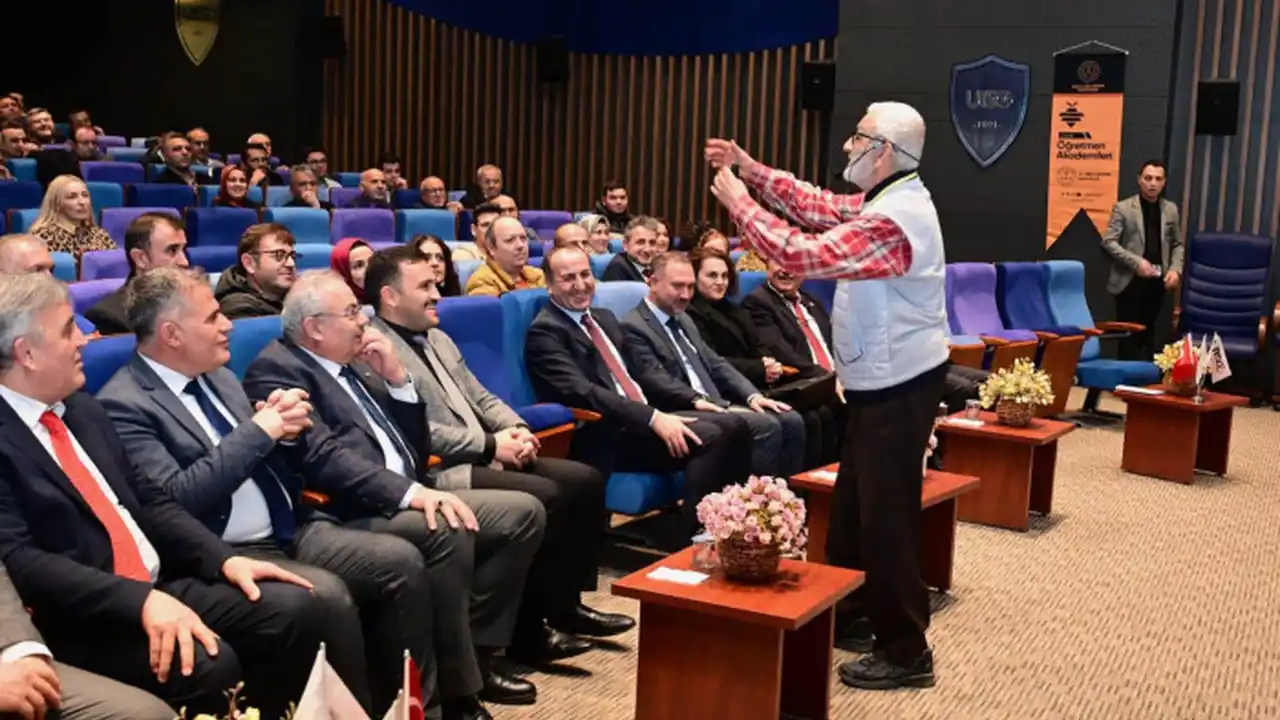 Uşak’ta Eğitimciler Prof. Dr. Aytaç Açıkalın’ı Dinledi