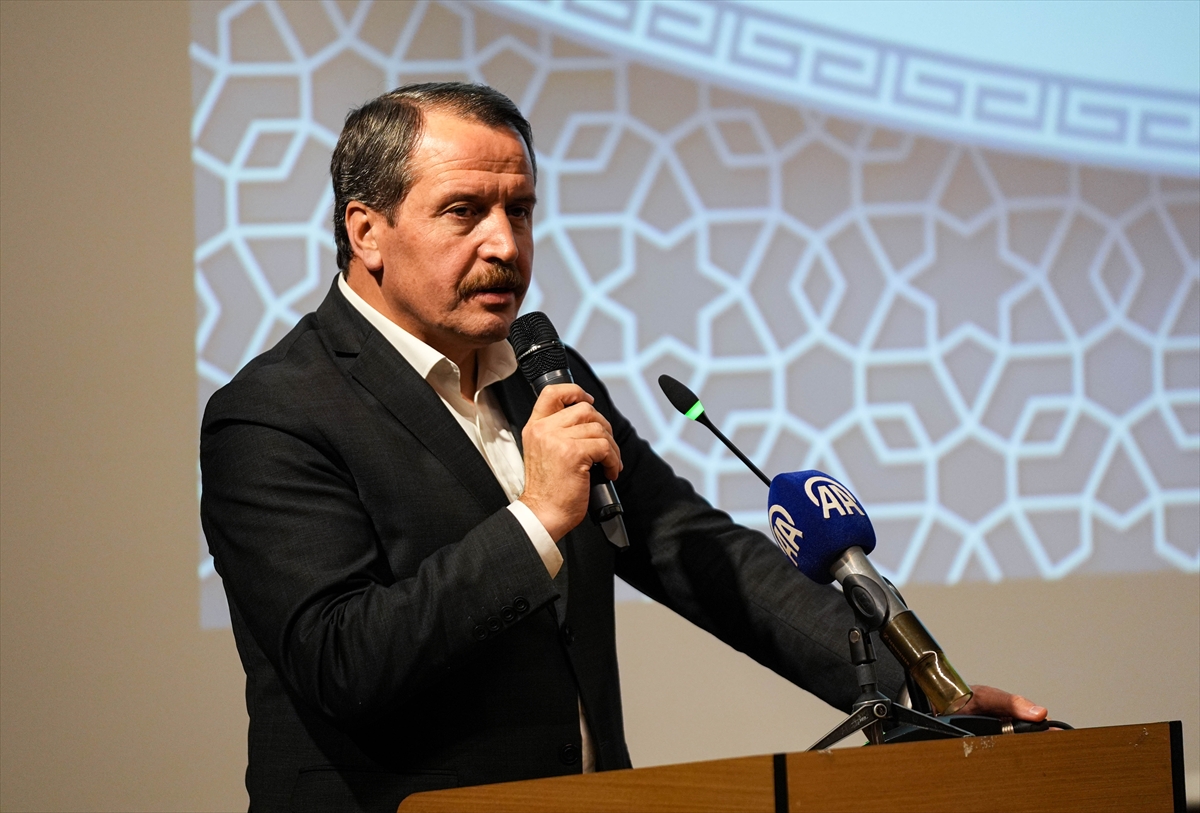Memur-Sen Genel Başkanı Yalçın, İzmir'de konuştu