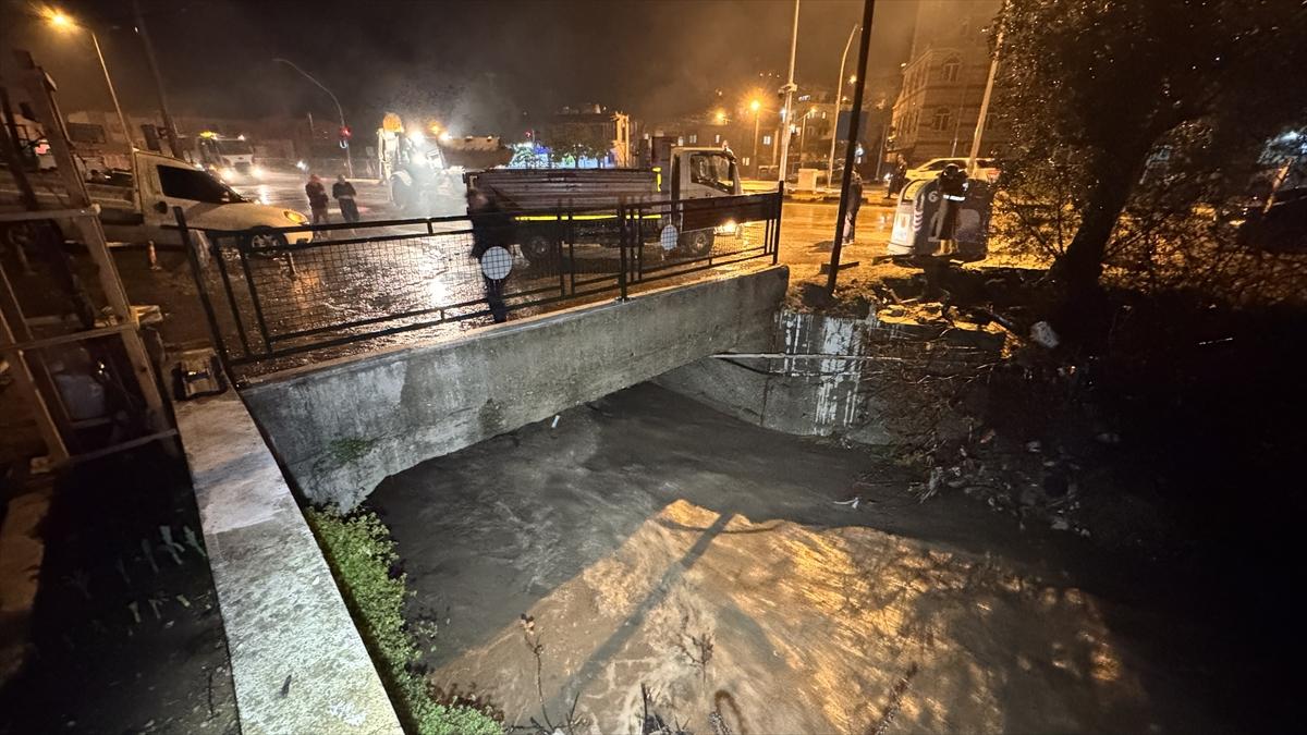 Bodrum'da kuvvetli sağanak nedeniyle evleri su bastı