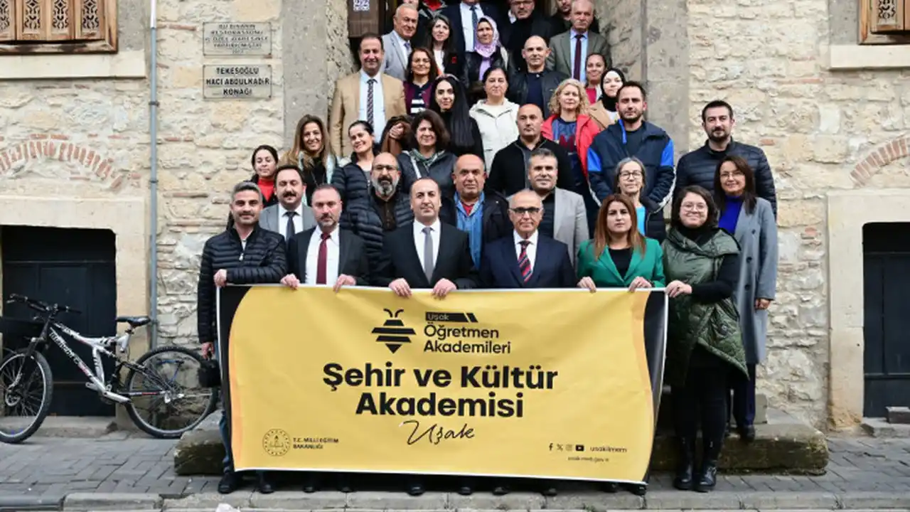 Tarihî Konağa Eğitim Dokunuşu: Prof. Dr. Karahan Uşak’ta Öğretmenlerle Buluştu