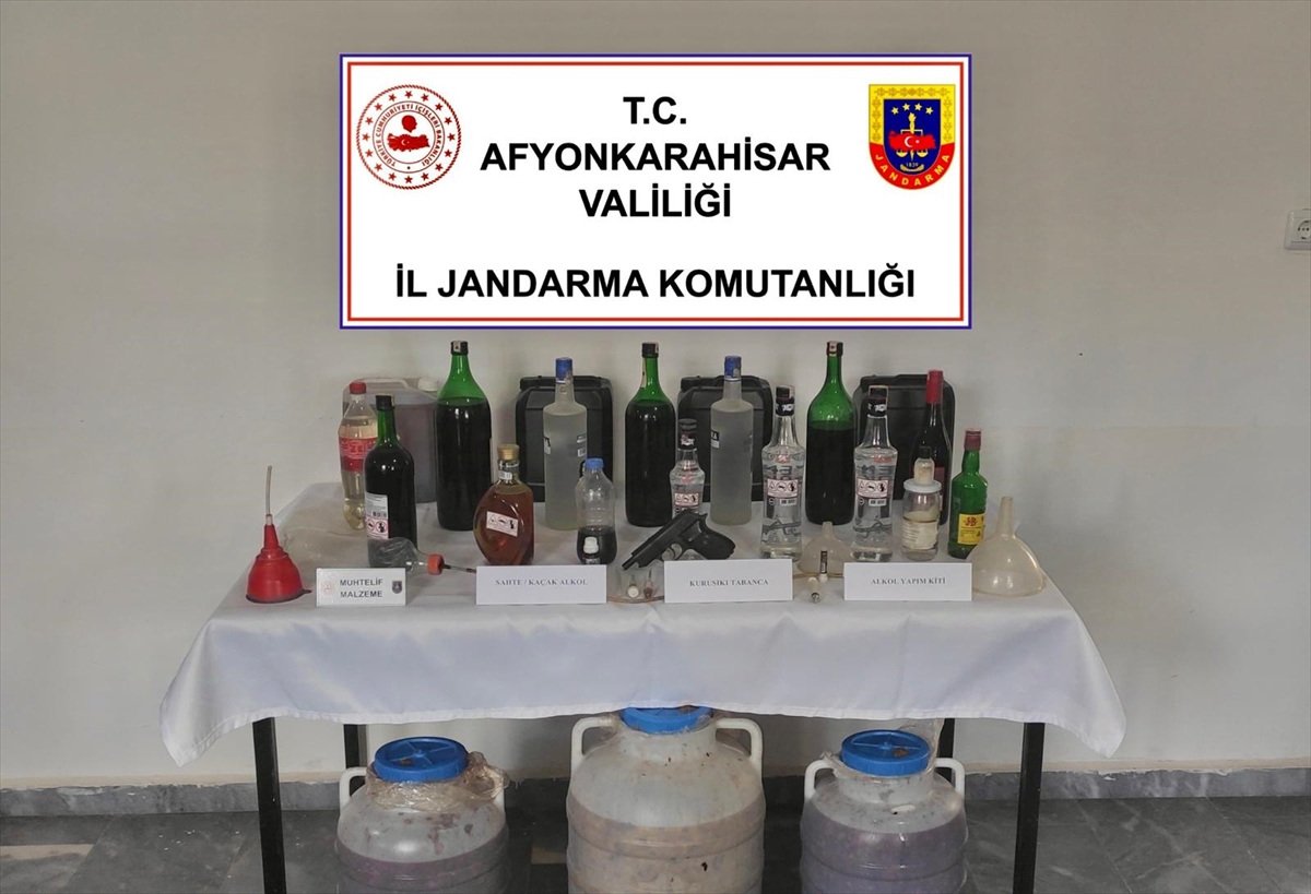 Afyonkarahisar'da bir evde 128 litre sahte içki ele geçirildi