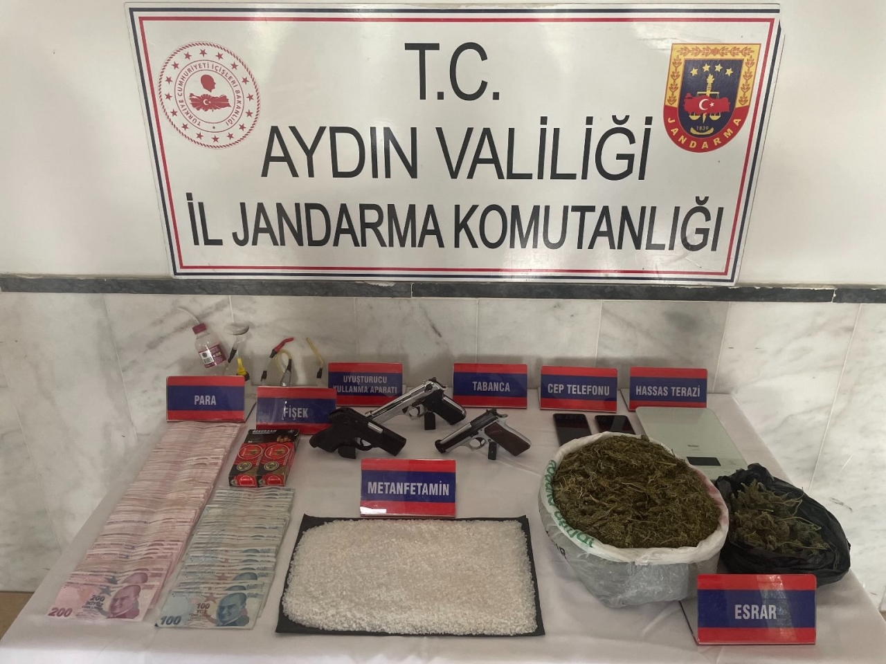 Aydın'da uyuşturucu operasyonu kapsamında 2 zanlı tutuklandı