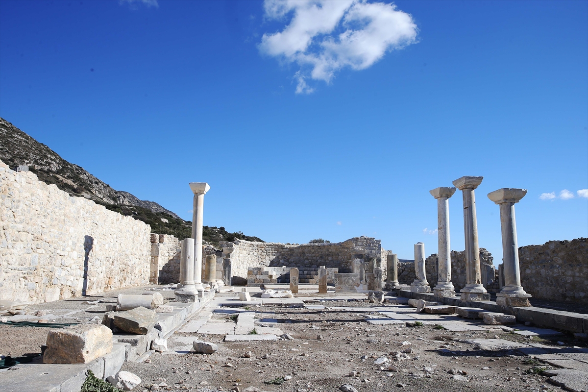 Antik dönemin sanat ve ticaret merkezi Knidos'un ana kilisesi ayağa kaldırılıyor