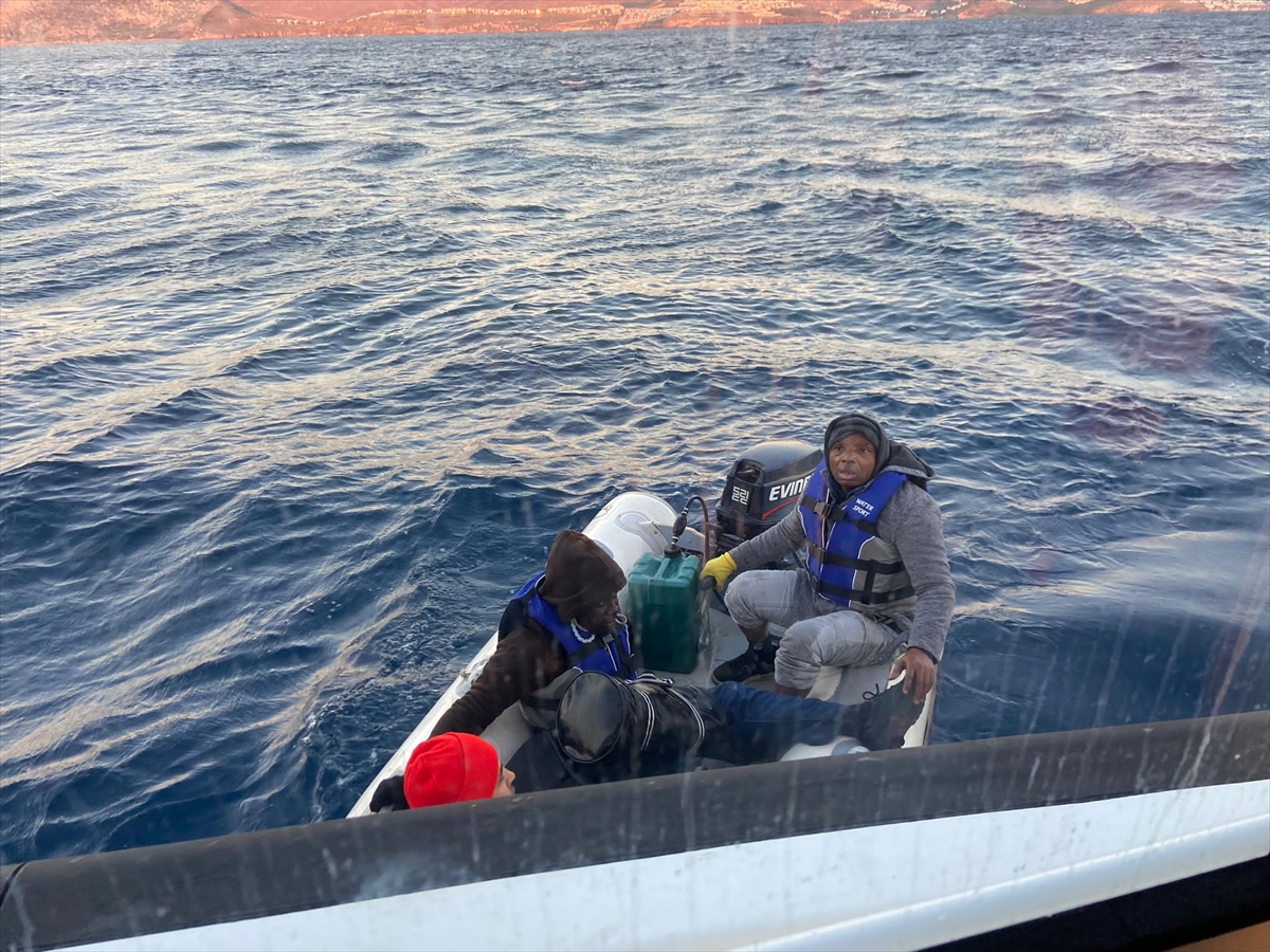 Bodrum açıklarında 31 düzensiz göçmen kurtarıldı, 3 göçmen yakalandı