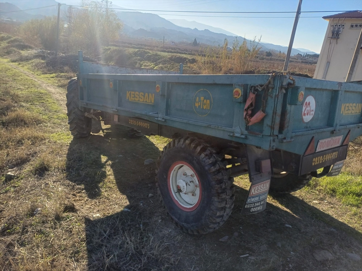 Salihli'de traktörle çarpışan motosikletli yaralandı