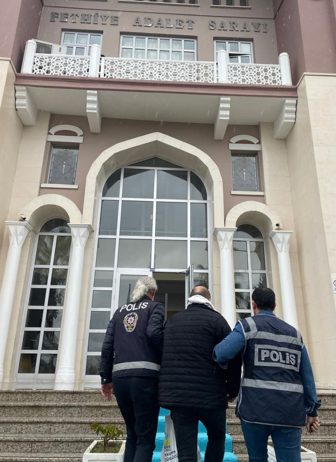Fethiye'de 14 yıl 5 ay hapis cezası bulunan hükümlü yakalandı