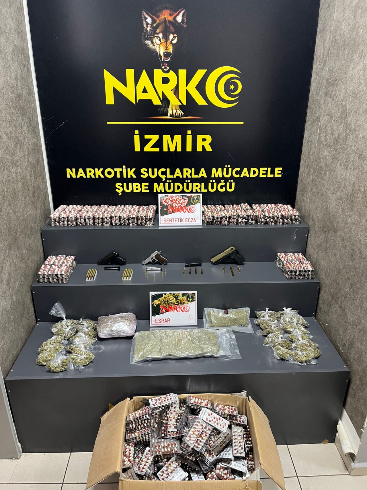 İzmir'de uyuşturucu operasyonunda yakalanan 24 şüpheli tutuklandı