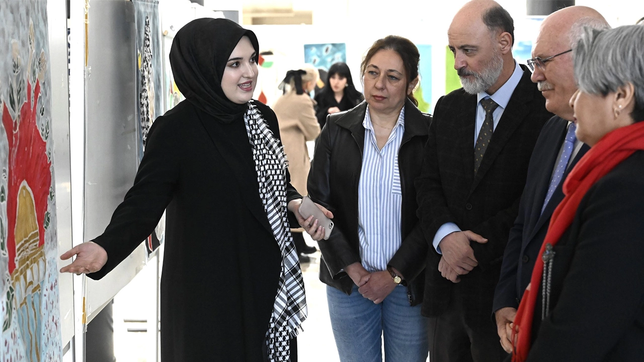 “Filistin İçin Çiz” Sergisi Uşak Üniversitesi’nde Açıldı