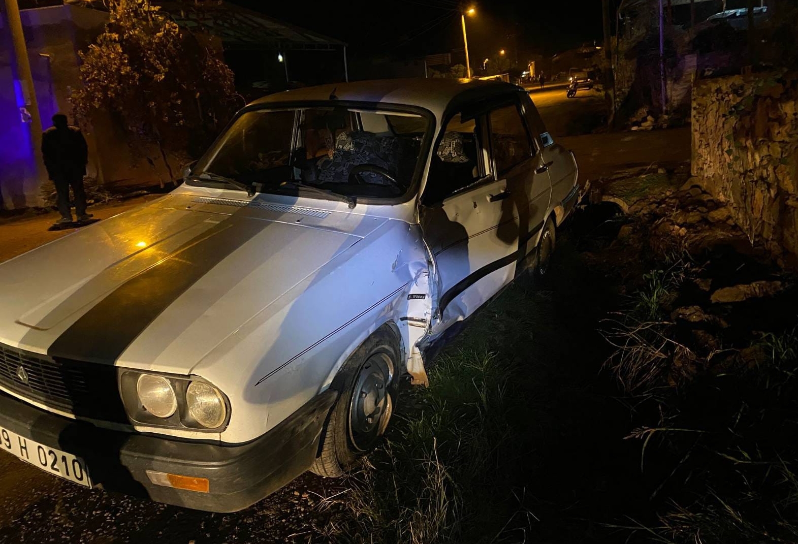 Aydın'da otomobille çarpışan motosikletteki 3 çocuk yaralandı
