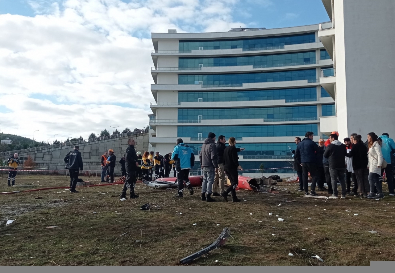 Muğla'da hastaneye çarpan helikopter düştü