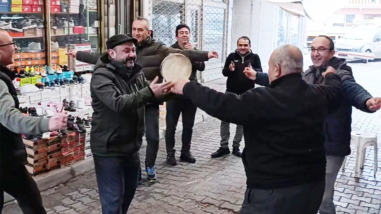 Ayakkabıcılar Çarşısı’nda Dayanışma ve Neşe Bir Arada