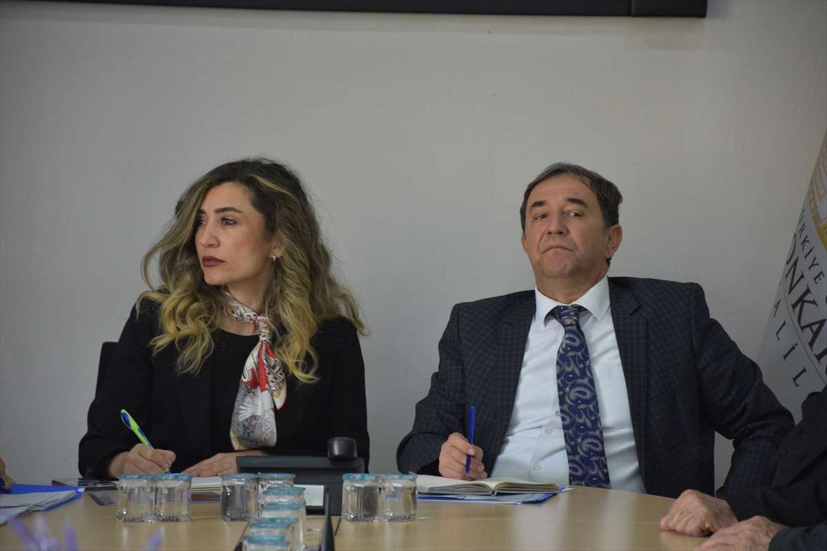 Afyonkarahisar'da cemevi ve Alevi derneklerinin yetkilileriyle toplantı yapıldı