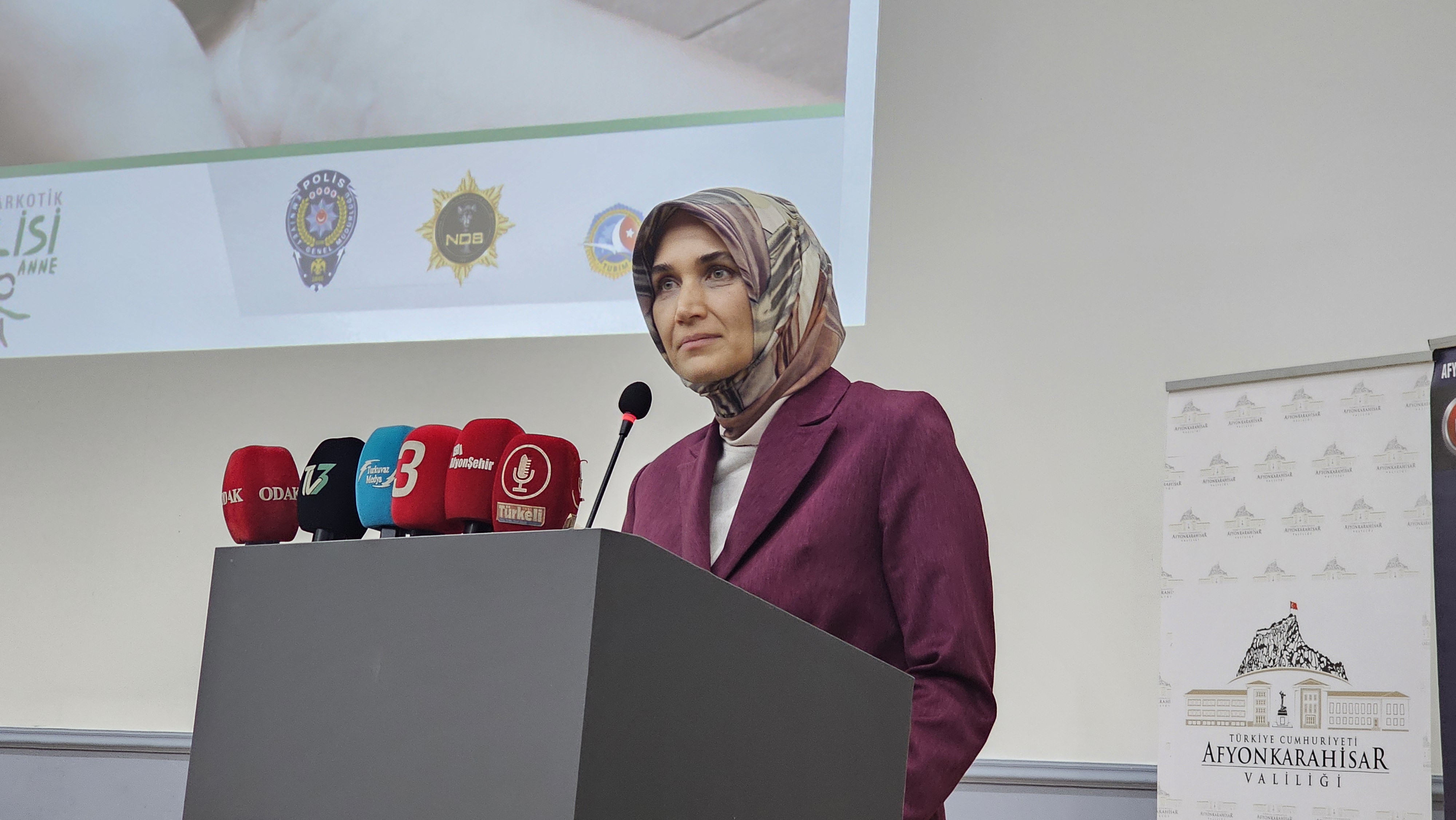 Afyonkarahisar'da "En İyi Narkotik Polisi Anne" eğitimi düzenlendi