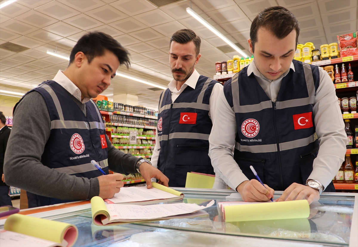 İzmir'de market ve gıda işletmelerinde fiyat denetimi yapıldı