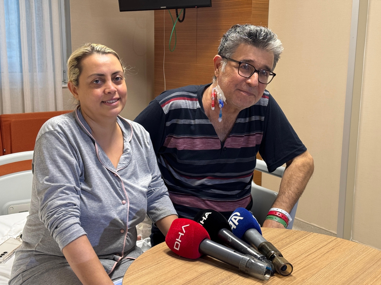 İzmir'de çapraz böbrek nakliyle eşlerine hayat verdiler